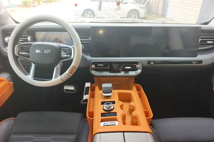 Used BAIC Off-Road BJ40 2024 2.0T All-New Urban Hunter Edition Pioneer Type Center Console