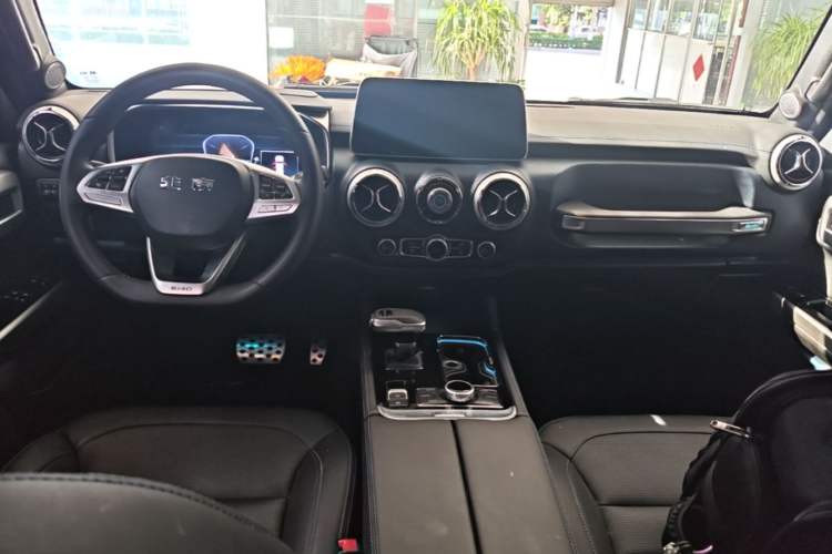 Used BAIC Off-Road BJ40 2024 2.0T Urban Hunter Honor Edition Center Console
