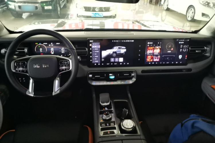 Used BAIC Off-Road BJ40 2024 2.0T All-New Urban Hunter Edition Chivalrous Style Center Console
