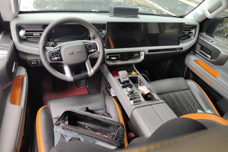 Used BAIC Off-Road BJ40 2024 2.0T All-New Urban Hunter Edition Chivalrous Style Center Console