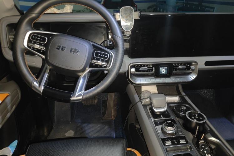 Used BAIC Off-Road BJ40 2024 2.0T All-New Urban Hunter Edition Chivalrous Style Center Console
