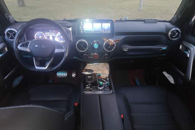 Used BAIC Off-Road BJ40 2024 2.0T Urban Hunter Honor Edition Center Console