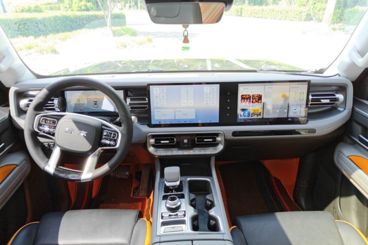 Used BAIC Off-Road BJ40 2024 2.0T All-New Urban Hunter Edition Chivalrous Style Center Console