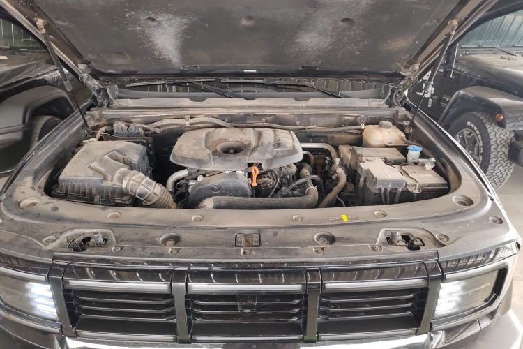 Used BAIC Off-Road BJ40 2024 2.0T All-New Urban Hunter Edition Chivalrous Style Engine Bay