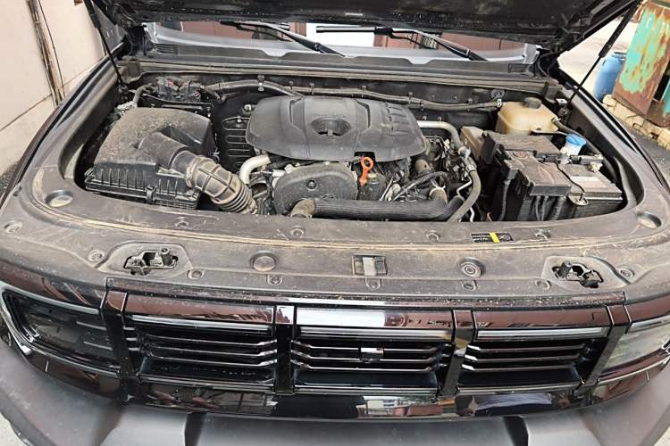 Used BAIC Off-Road BJ40 2024 2.0T All-New Urban Hunter Edition Chivalrous Style Engine Bay