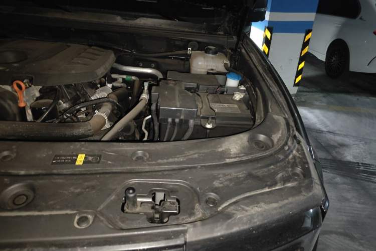 Used BAIC Off-Road BJ40 2024 2.0T All-New Urban Hunter Edition Chivalrous Style Engine Bay Left