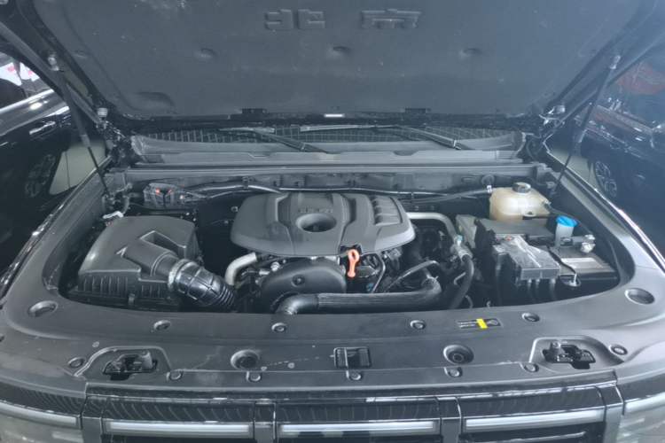 Used BAIC Off-Road BJ40 2024 2.0T All-New Urban Hunter Edition Chivalrous Style Engine Bay