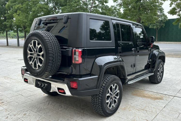 Used BAIC Off-Road BJ40 2024 2.0T Urban Hunter Honor Edition Exterior 3