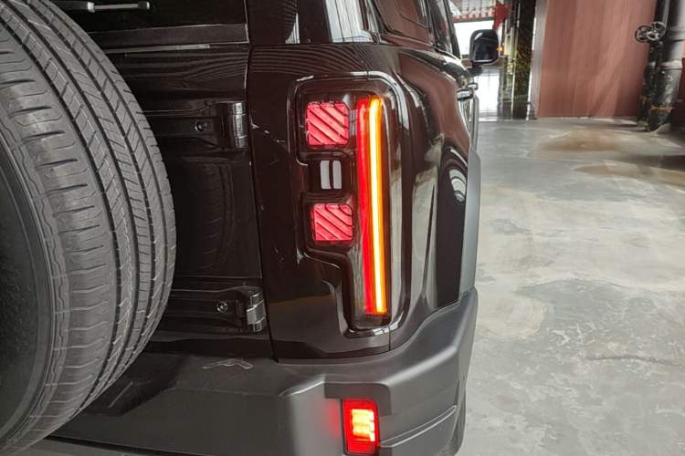 Used BAIC Off-Road BJ40 2024 2.0T All-New Urban Hunter Edition Chivalrous Style Exterior 3