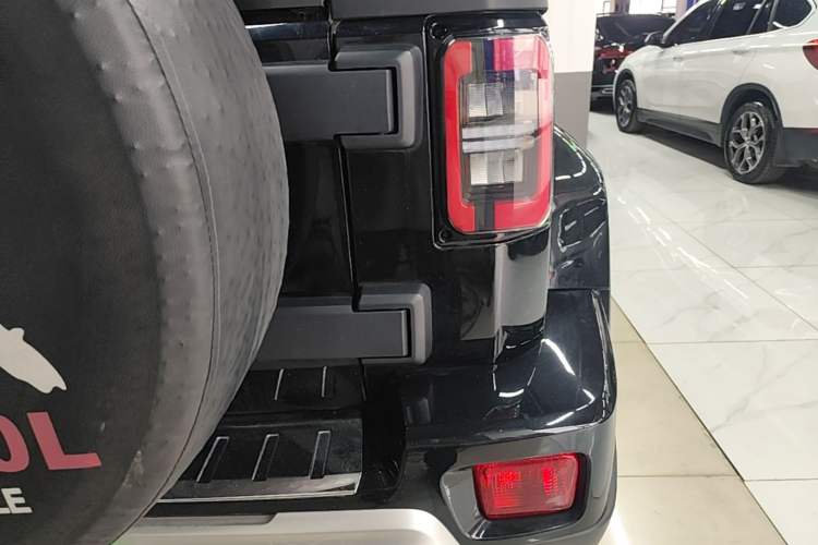 Used BAIC Off-Road BJ40 2024 2.0T Urban Hunter Honor Edition Exterior 3