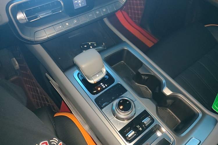 Used BAIC Off-Road BJ40 2024 2.0T All-New Urban Hunter Edition Chivalrous Style Gear Lever