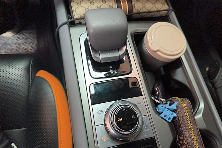 Used BAIC Off-Road BJ40 2024 2.0T All-New Urban Hunter Edition Chivalrous Style Gear Lever