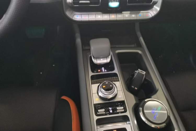 Used BAIC Off-Road BJ40 2024 2.0T All-New Urban Hunter Edition Chivalrous Style Gear Lever