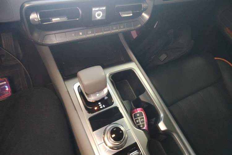 Used BAIC Off-Road BJ40 2024 2.0T All-New Urban Hunter Edition Chivalrous Style Gear Lever