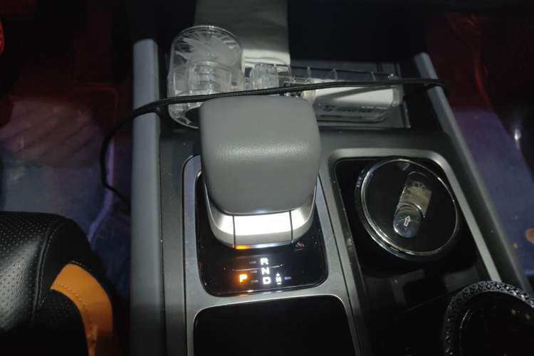 Used BAIC Off-Road BJ40 2024 2.0T All-New Urban Hunter Edition Chivalrous Style Gear Lever