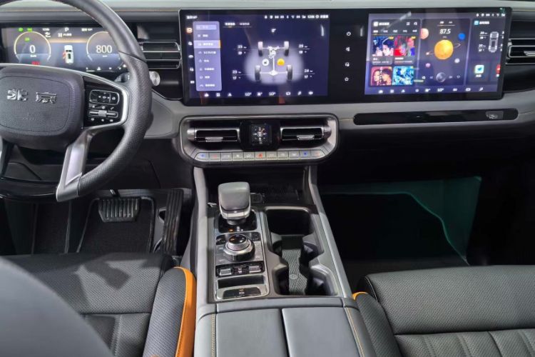 Used BAIC Off-Road BJ40 2024 2.0T All-New Urban Hunter Edition Chivalrous Style Interior 2