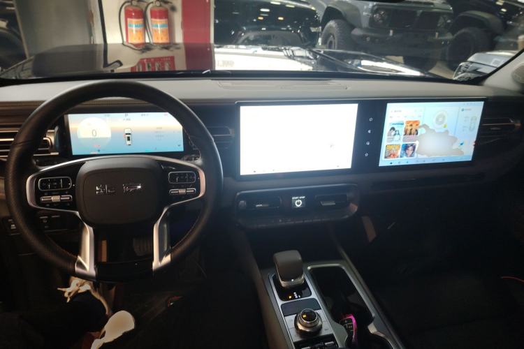 Used BAIC Off-Road BJ40 2024 2.0T All-New Urban Hunter Edition Chivalrous Style Interior 2