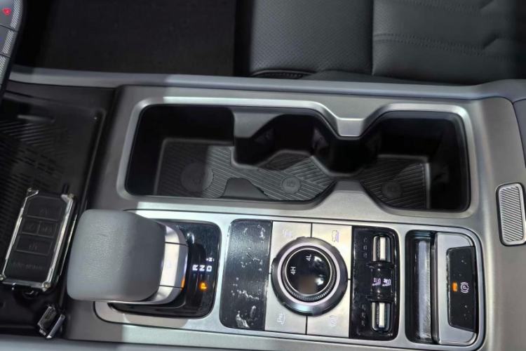 Used BAIC Off-Road BJ40 2024 2.0T All-New Urban Hunter Edition Chivalrous Style Interior 3