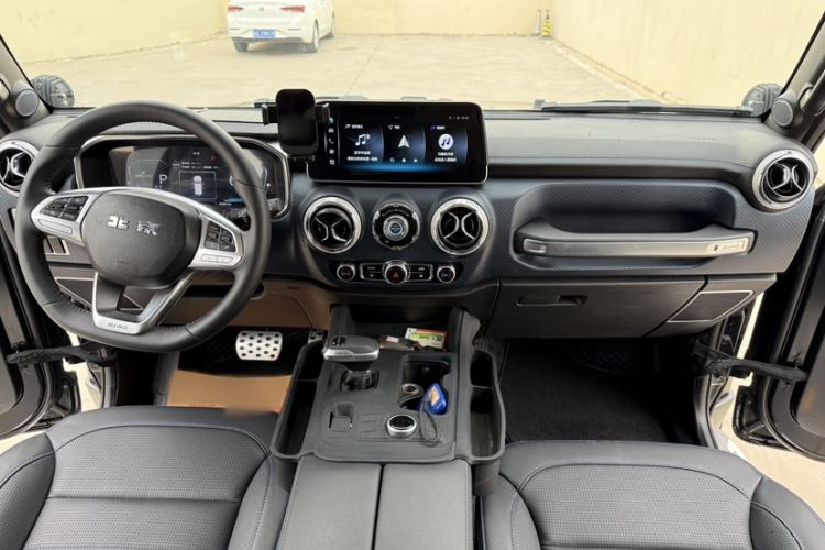 Used BAIC Off-Road BJ40 2024 2.0D Blade Hero Glory Edition Interior 6