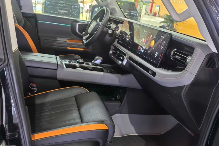 Used BAIC Off-Road BJ40 2024 2.0T All-New Urban Hunter Edition Chivalrous Style Interior 8