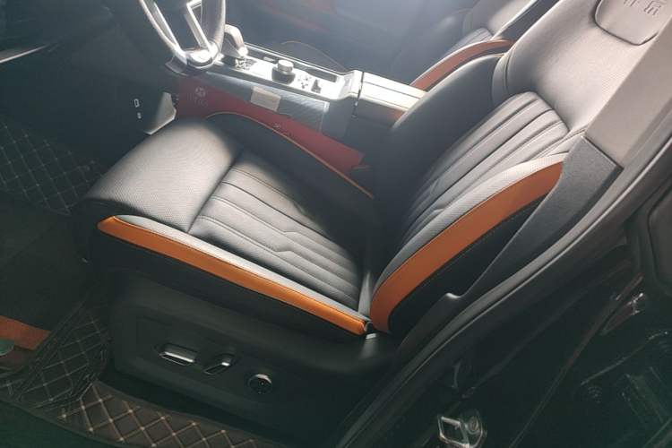 Used BAIC Off-Road BJ40 2024 2.0T All-New Urban Hunter Edition Chivalrous Style Left Front Seat