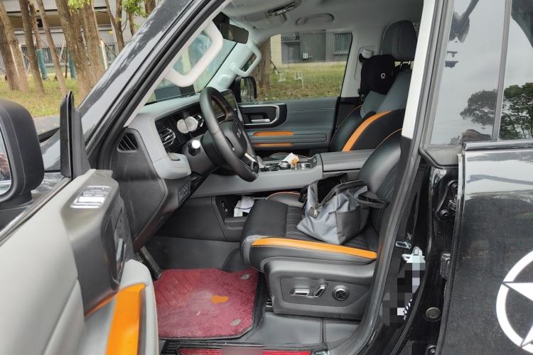 Used BAIC Off-Road BJ40 2024 2.0T All-New Urban Hunter Edition Chivalrous Style Left Front Seat
