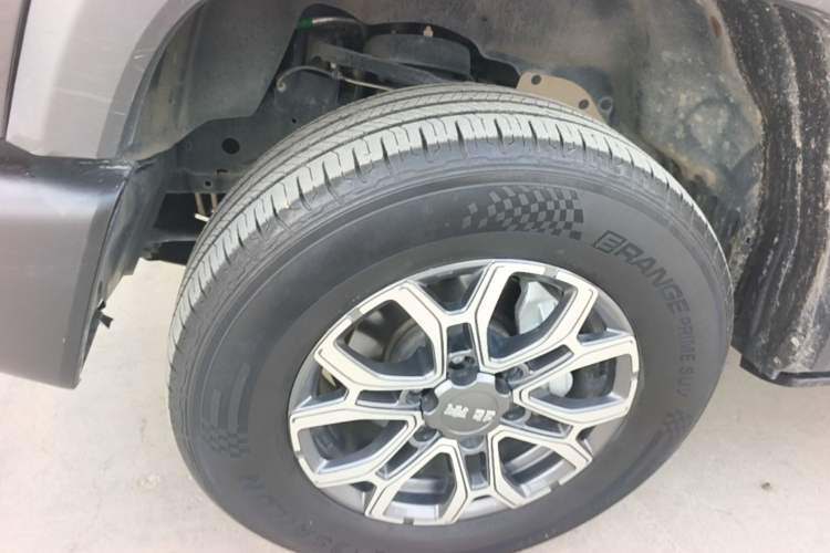 Used BAIC Off-Road BJ40 2024 2.0T All-New Urban Hunter Edition Pioneer Type Left Front Wheel Hub