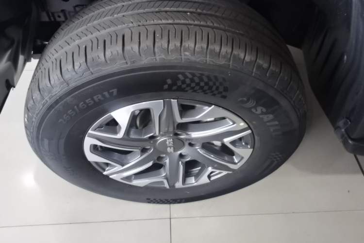 Used BAIC Off-Road BJ40 2024 2.0T All-New Urban Hunter Edition Chivalrous Style Left Front Wheel Hub