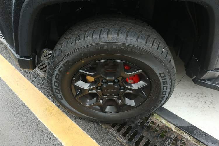 Used BAIC Off-Road BJ40 2024 2.0D Blade Hero Glory Edition Left Front Wheel Hub