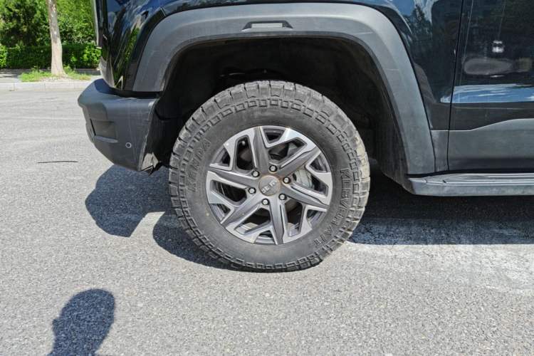 Used BAIC Off-Road BJ40 2024 2.0T All-New Urban Hunter Edition Chivalrous Style Left Front Wheel Hub