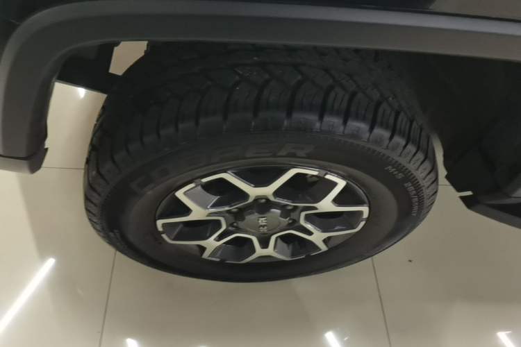 Used BAIC Off-Road BJ40 2024 2.0T Tribute to the 2020 Glory Edition Left Front Wheel Hub