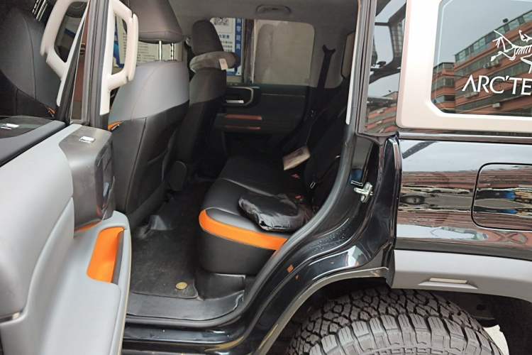 Used BAIC Off-Road BJ40 2024 2.0T All-New Urban Hunter Edition Chivalrous Style Left Rear Seat