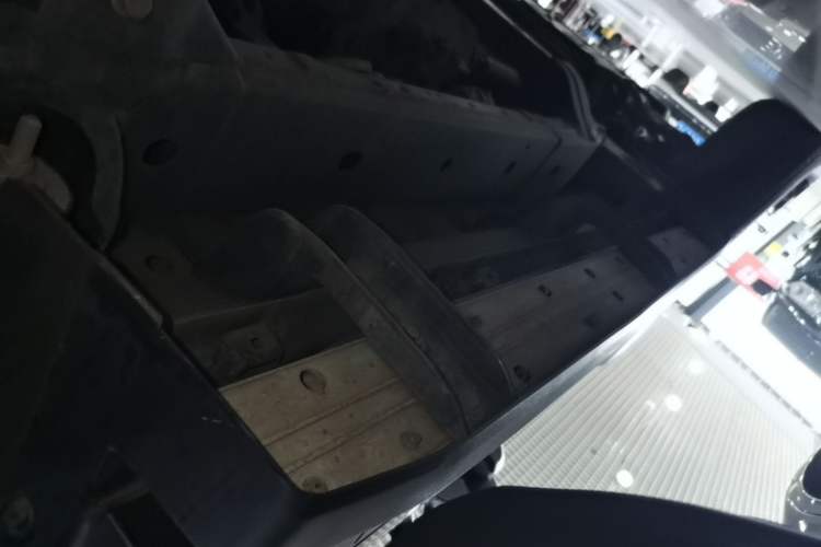Used BAIC Off-Road BJ40 2024 2.0T All-New Urban Hunter Edition Chivalrous Style Left Side Sill