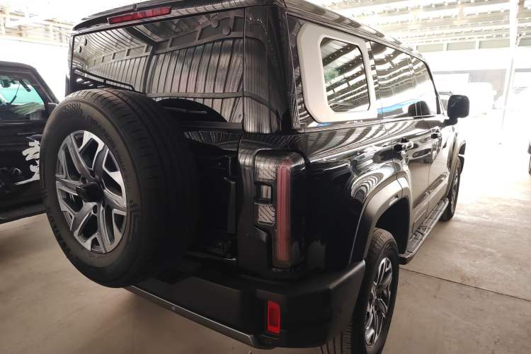 Used BAIC Off-Road BJ40 2024 2.0T All-New Urban Hunter Edition Chivalrous Style Rear Right 45 Deg