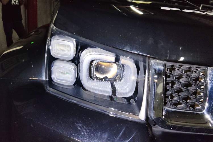 Used BAIC Off-Road BJ40 2024 2.0T Urban Hunter Honor Edition Right Front Headlight