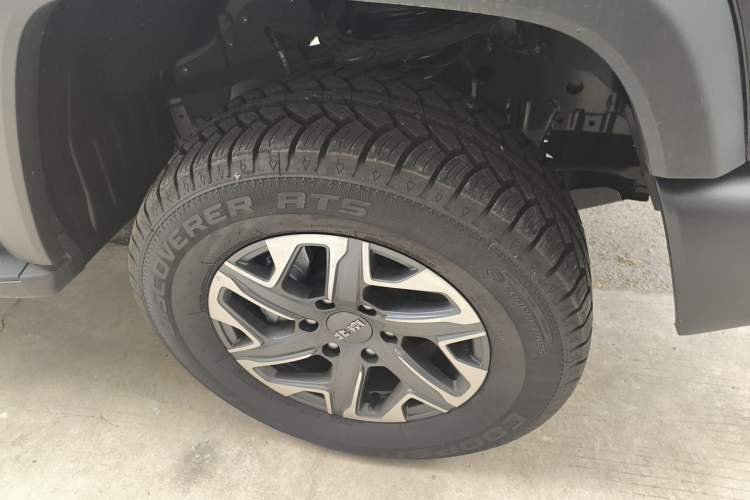 Used BAIC Off-Road BJ40 2024 2.0T All-New Blade Hero Edition Climber Right Front Wheel Hub