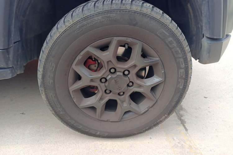 Used BAIC Off-Road BJ40 2024 2.0D Blade Hero Glory Edition Right Front Wheel Hub