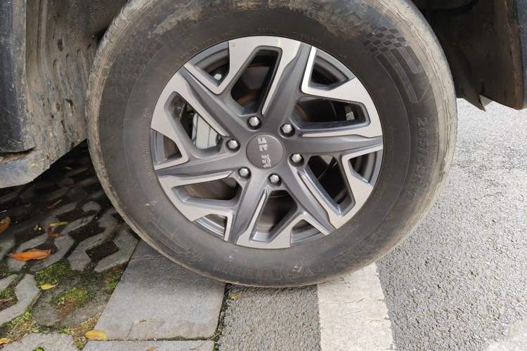 Used BAIC Off-Road BJ40 2024 2.0T All-New Urban Hunter Edition Chivalrous Style Right Front Wheel Hub