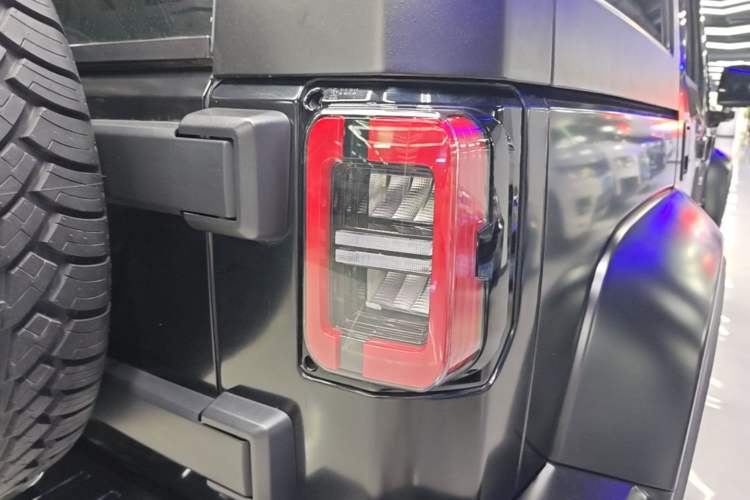 Used BAIC Off-Road BJ40 2024 2.0D Blade Hero Glory Edition Right Rear Taillight
