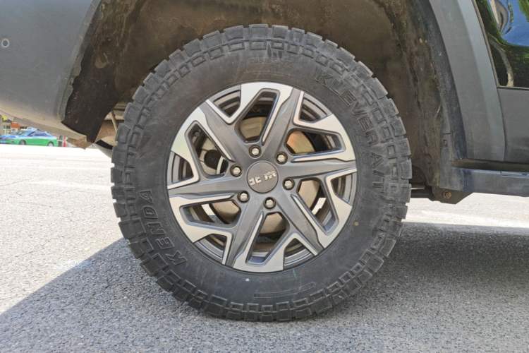 Used BAIC Off-Road BJ40 2024 2.0T All-New Urban Hunter Edition Chivalrous Style Right Rear Wheel Hub