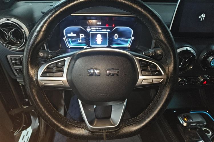 Used BAIC Off-Road BJ40 2024 2.0T Urban Hunter Honor Edition Steering Wheel