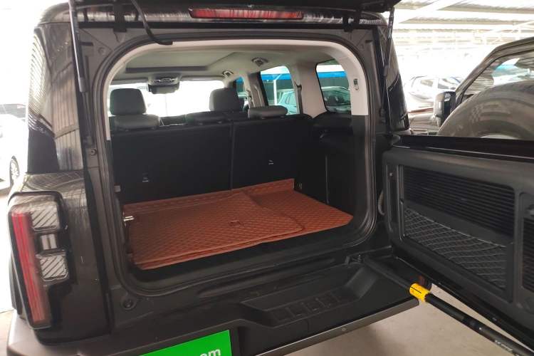 Used BAIC Off-Road BJ40 2024 2.0T All-New Urban Hunter Edition Chivalrous Style Trunk