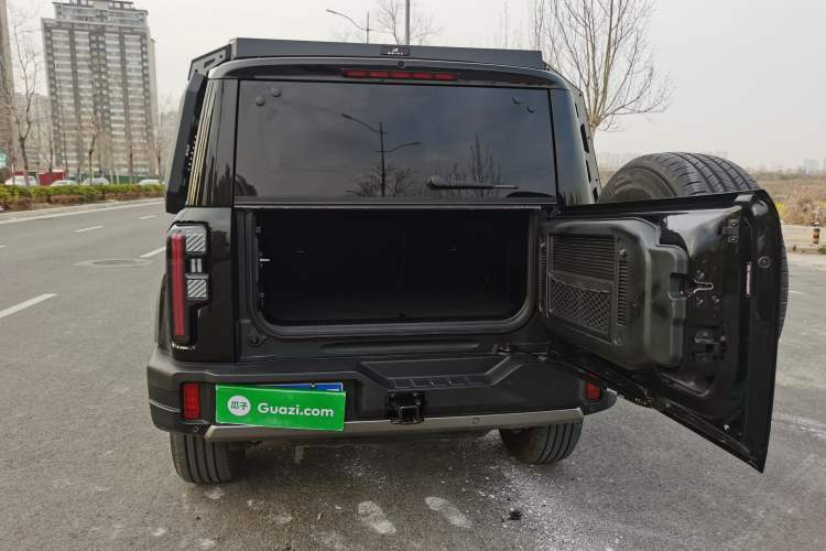 Used BAIC Off-Road BJ40 2024 2.0T All-New Urban Hunter Edition Chivalrous Style Trunk