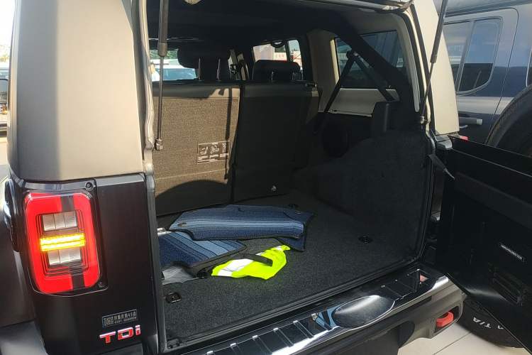 Used BAIC Off-Road BJ40 2024 2.0D Blade Hero Glory Edition Trunk