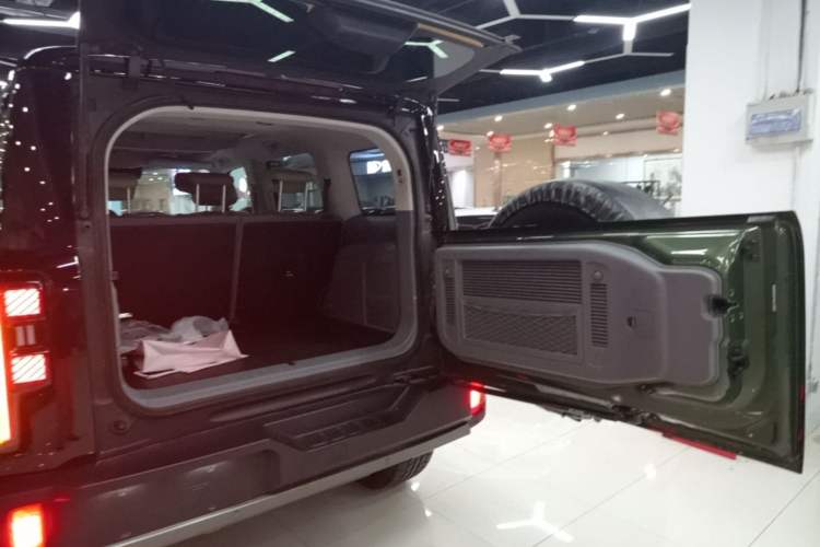 Used BAIC Off-Road BJ40 2024 2.0D All-New Blade Hero Crosser Trunk