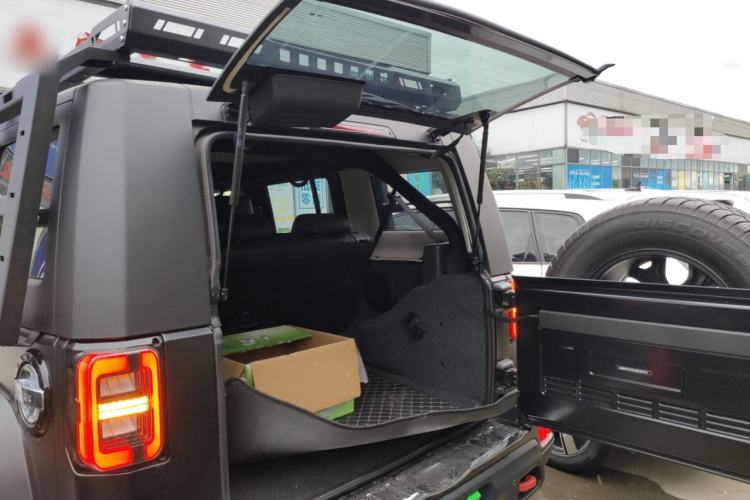 Used BAIC Off-Road BJ40 2024 2.0D Blade Hero Glory Edition Trunk