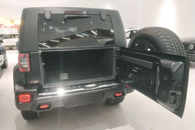 Used BAIC Off-Road BJ40 2024 2.0D Blade Hero Glory Edition Trunk