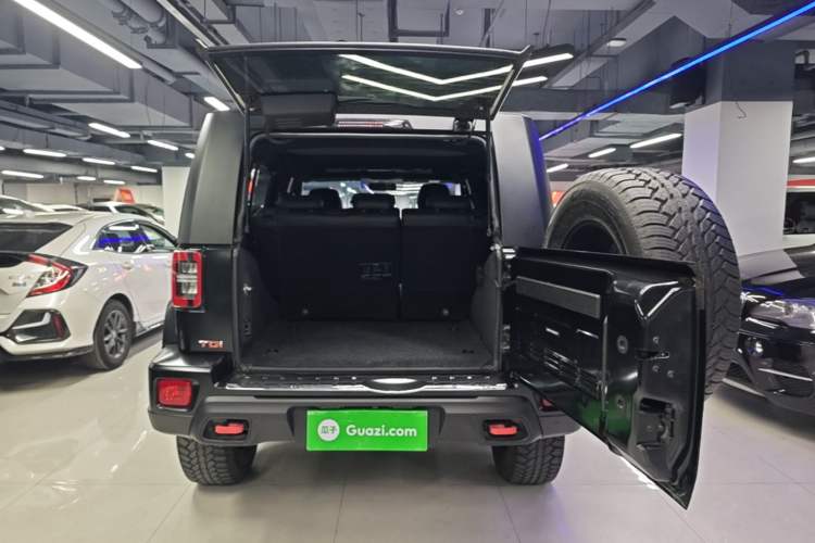 Used BAIC Off-Road BJ40 2024 2.0D Blade Hero Glory Edition Trunk