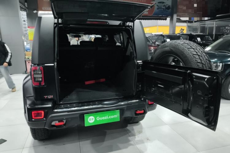 Used BAIC Off-Road BJ40 2024 2.0D Blade Hero Glory Edition Trunk