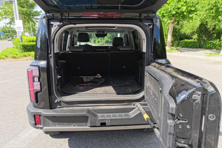 Used BAIC Off-Road BJ40 2024 2.0T All-New Urban Hunter Edition Chivalrous Style Trunk